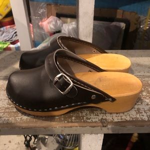 Leather Swedish clogs brown black wooden